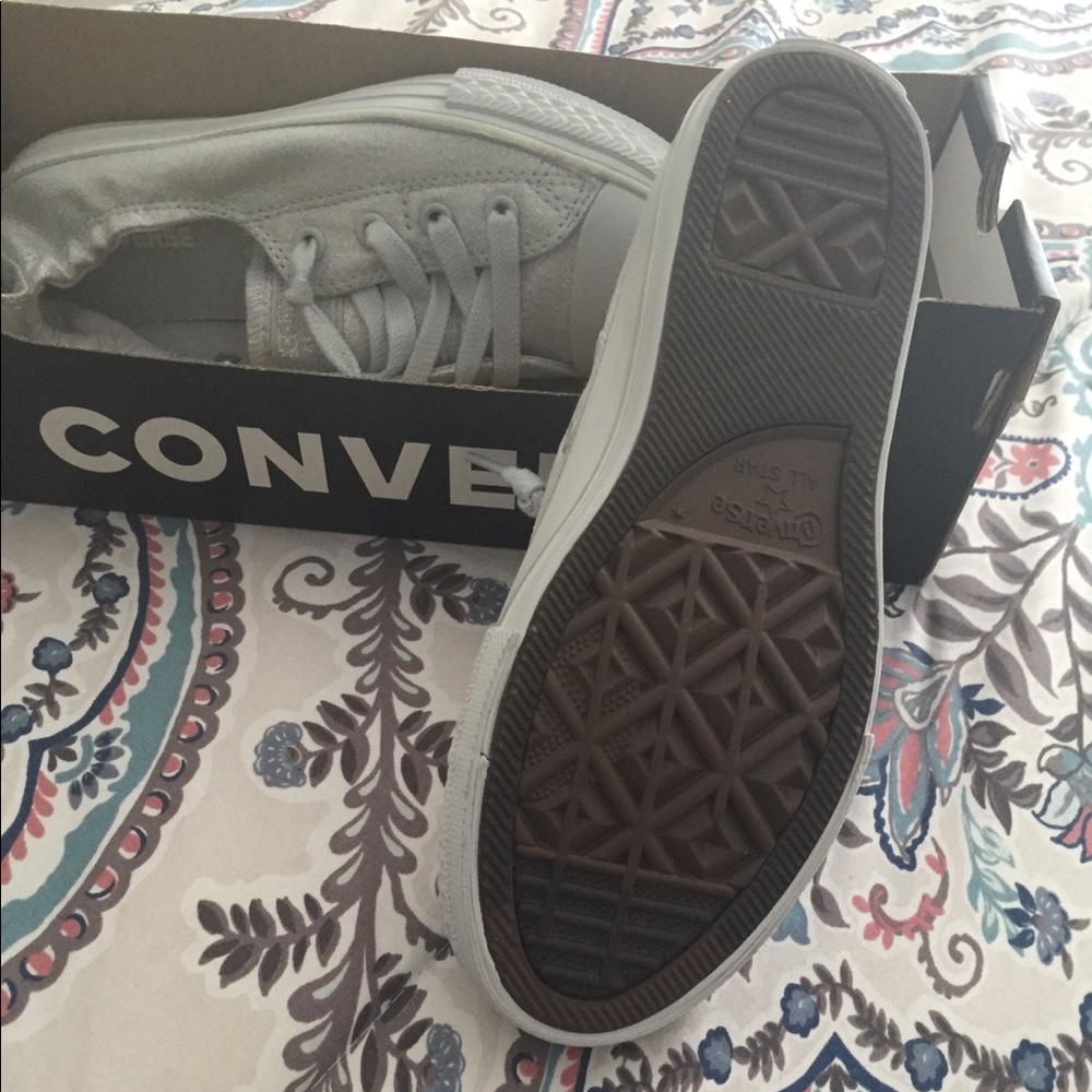 Girl Converse